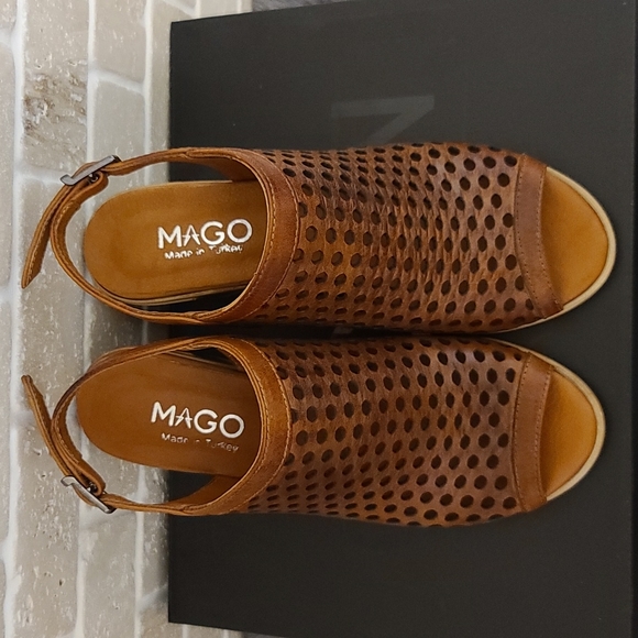 Mago Women's Brown Perforated Leather Peep Toe Heels Sandals ( US 6) - Picture 2 of 10